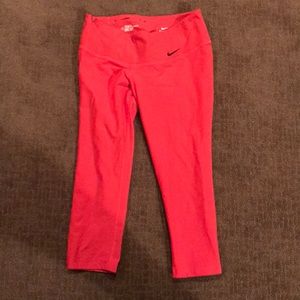 NIKE Dri-Fit Cropped Workout leggings